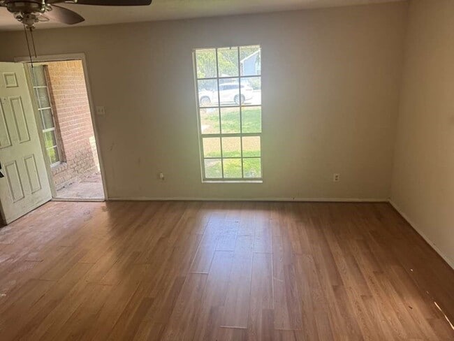 Photo - 5739 Gatewood St