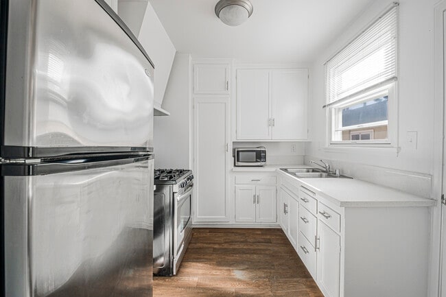 Photo - 5838.5 W 88th St Unit 5838.5