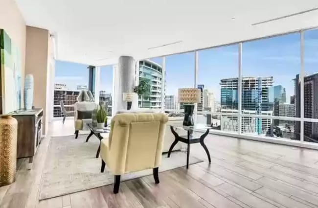 Photo - 2430 Victory Park Ln Unit 611705