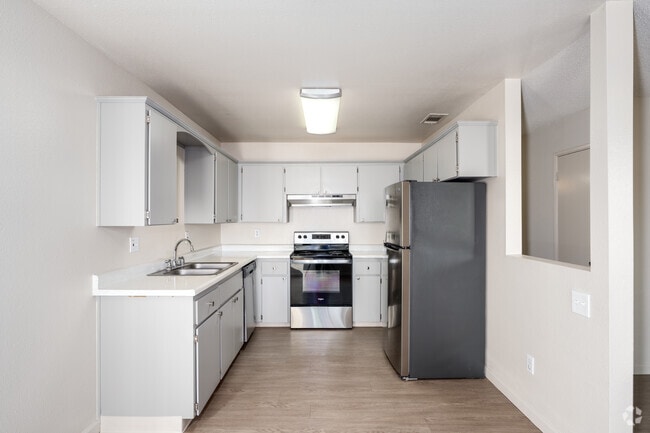 2BR, 1BA - 848SF - Kitchen - PINE RIDGE