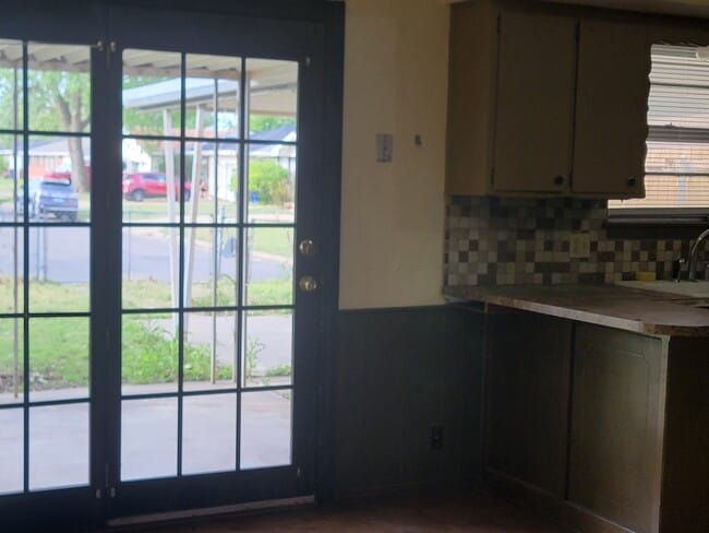 Photo - 813 W Oxford Ave