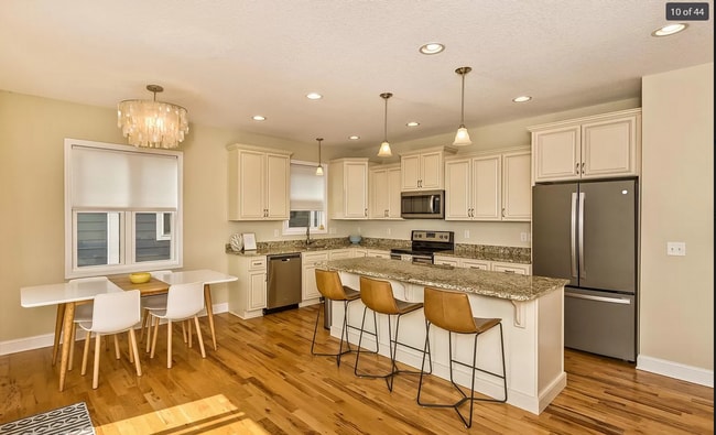 Photo - Special!! $500 off first month's rent! Gor...