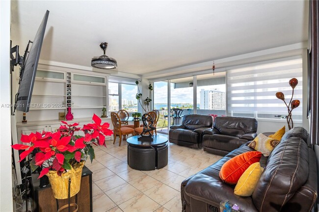Building Photo - 7545 E Treasure Dr Unit 9B