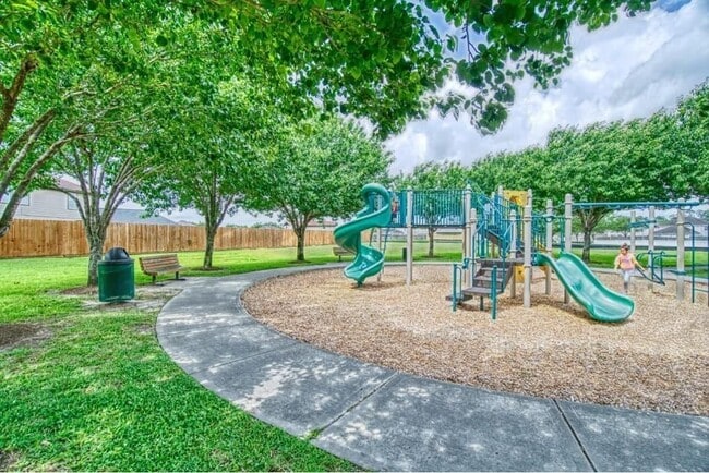 Photo - 1907 Wooded Acres Dr