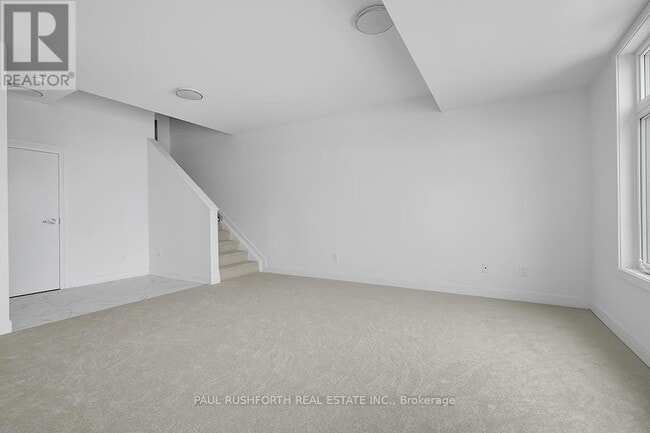 Photo - 1027 Silhouette Private