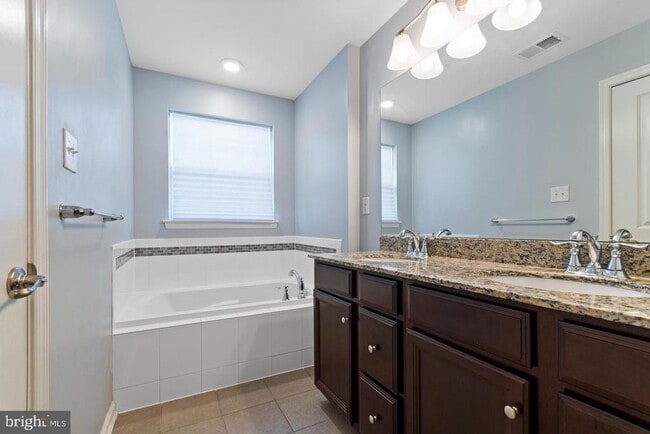 Building Photo - 68 Benford Ln