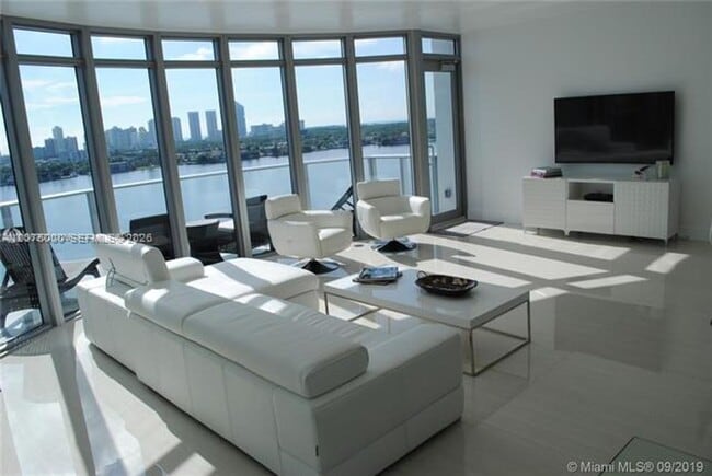 Photo - 17301 Biscayne Blvd
