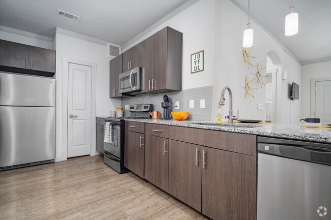 1BR, 1BA - 859SF - Granite Countertop Kitchen