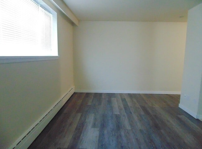 Photo - 160 Johnson Ave West