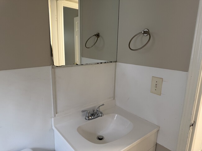 Bathroom - 1515 Steadmantown Ln Unit 2