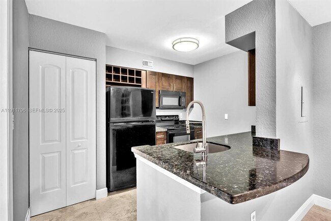 Photo - 2820 N Oakland Forest Dr Unit 208