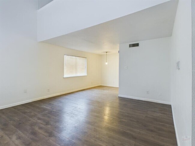 Photo - 2124 Burton Dr Unit 140