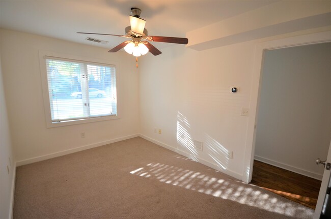 Photo - 142 Moreland Ave SE