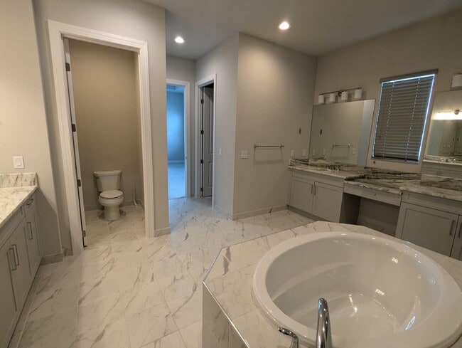 Photo - 9292 Crestview Cir