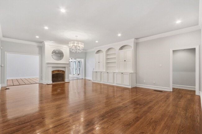 Photo - 1574 Whitmar Pl S