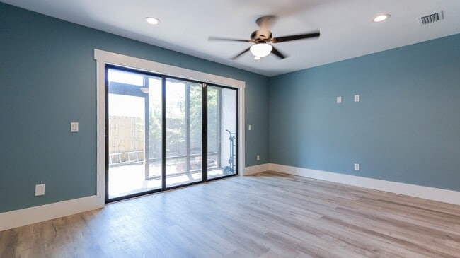 Photo - 6475 Oak Shr Dr