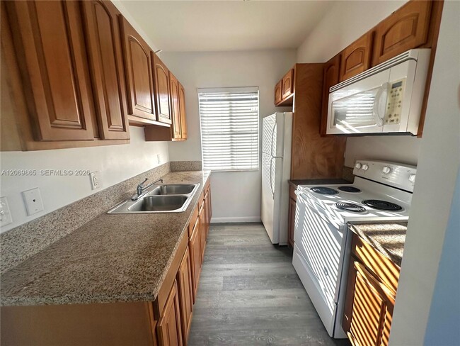 Photo - 7130 Rue Versailles Dr Unidad 10