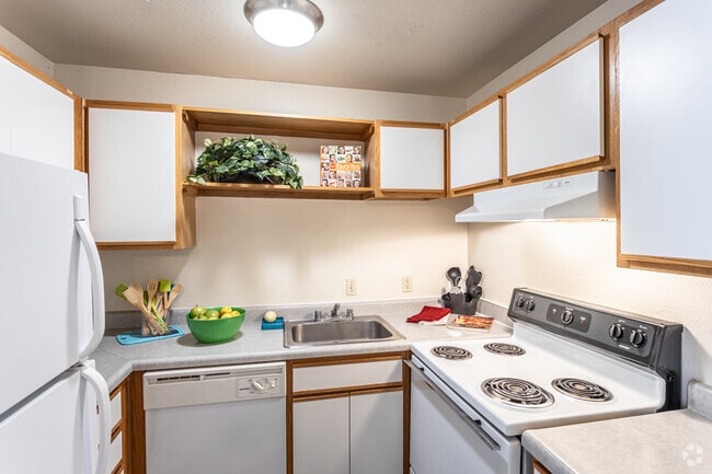 1BR, 1BA - 720 SF