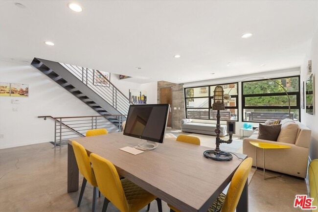 Photo - 1410 Innes Pl