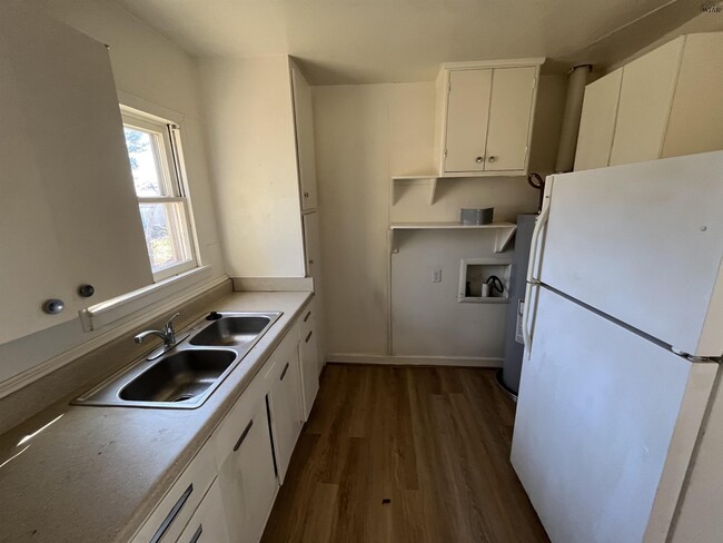 Photo - 2009 Joline St