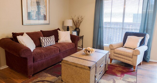 Photo - z-050225-Oakwood Village Apartments