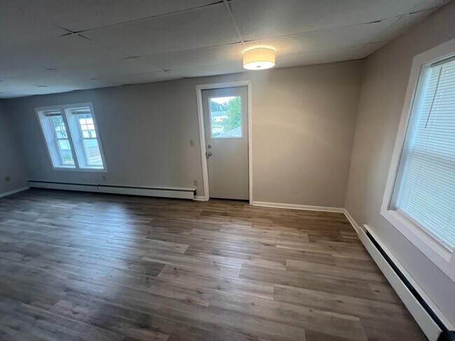 Photo - 10729 Main St