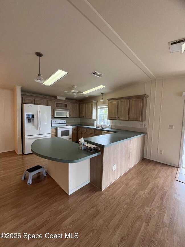 Photo - 495 Outer Dr