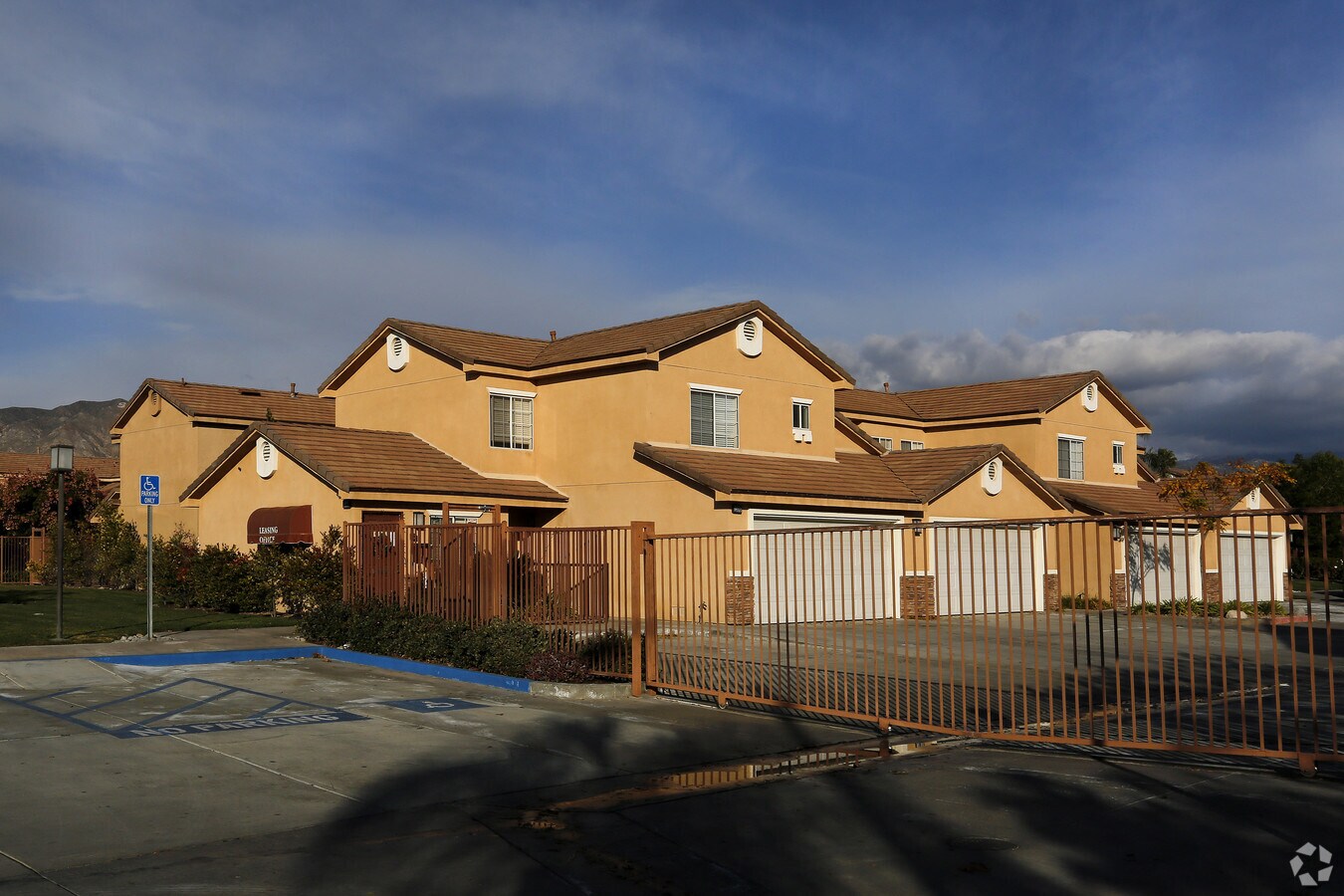 Willowcreek Meadows Townhomes - Willowcreek Meadows Townhomes