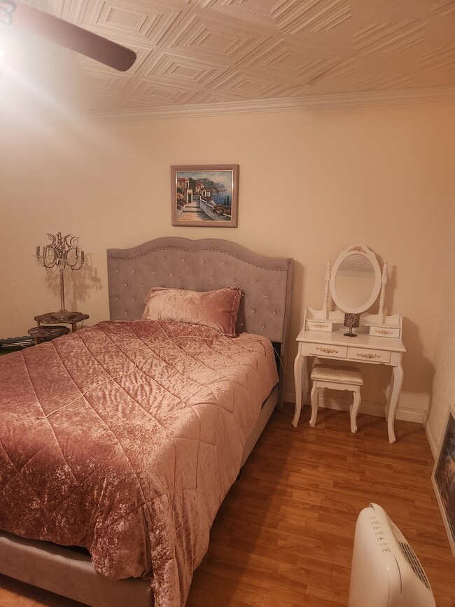 Your room-redecorate as you wish. - 4100 Galt Ocean Dr Unit Private bed  and bath on