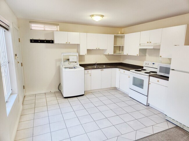 Photo - 7337 Jubilee Av