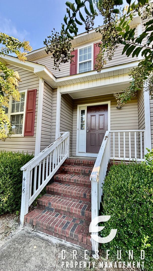 Building Photo - 3 Bed, 2.5 Bath Townhome - READY FOR YOU T...