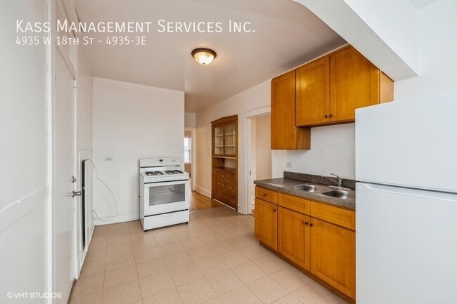 Building Photo - 4935 W 18th Unit 4935-3E