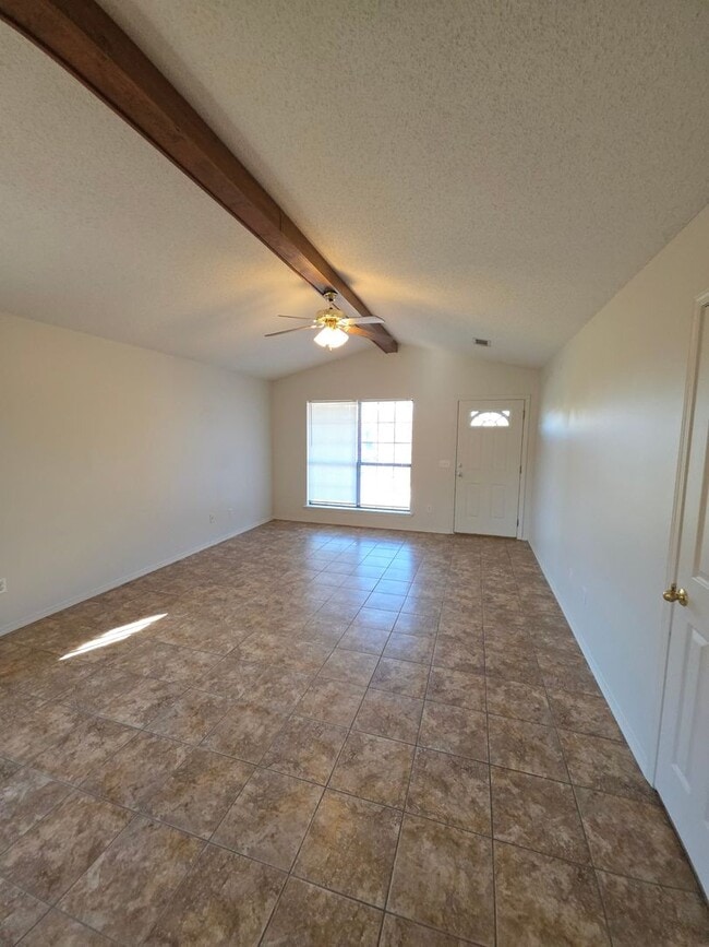 Building Photo - 817-825 West 12th St. Unit 817