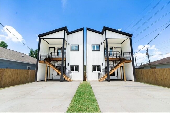 Photo - 333 Delaware St