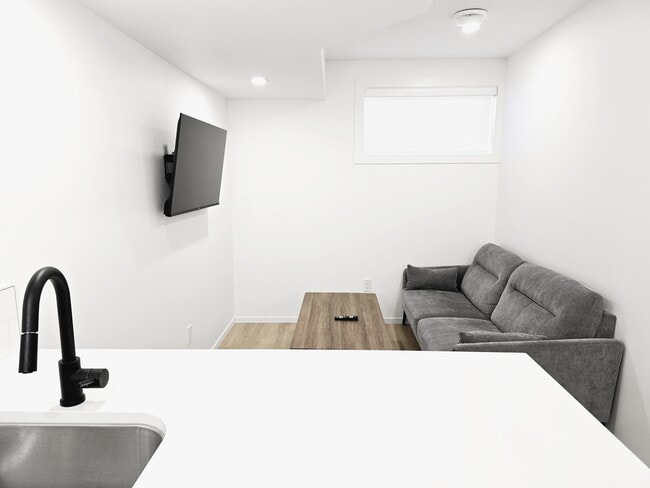 Building Photo - 9703-9115 115 Ave NW Unit 9703 BSMT