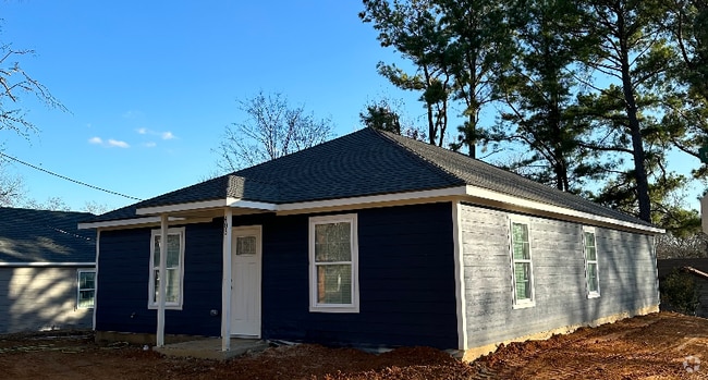 Building Photo - 403 E Cedar St Rental