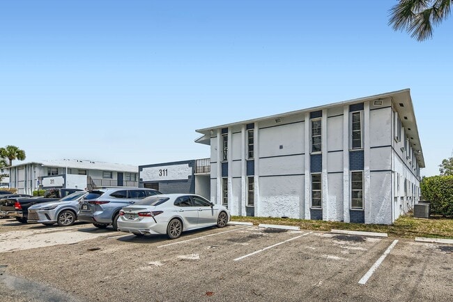 311 NW 42nd Ct #101 - Calidad web - 001 - 01 Exterior Frontal - San Marco Apartments
