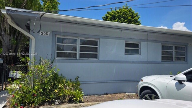 Photo - 260 SW 31st Ct