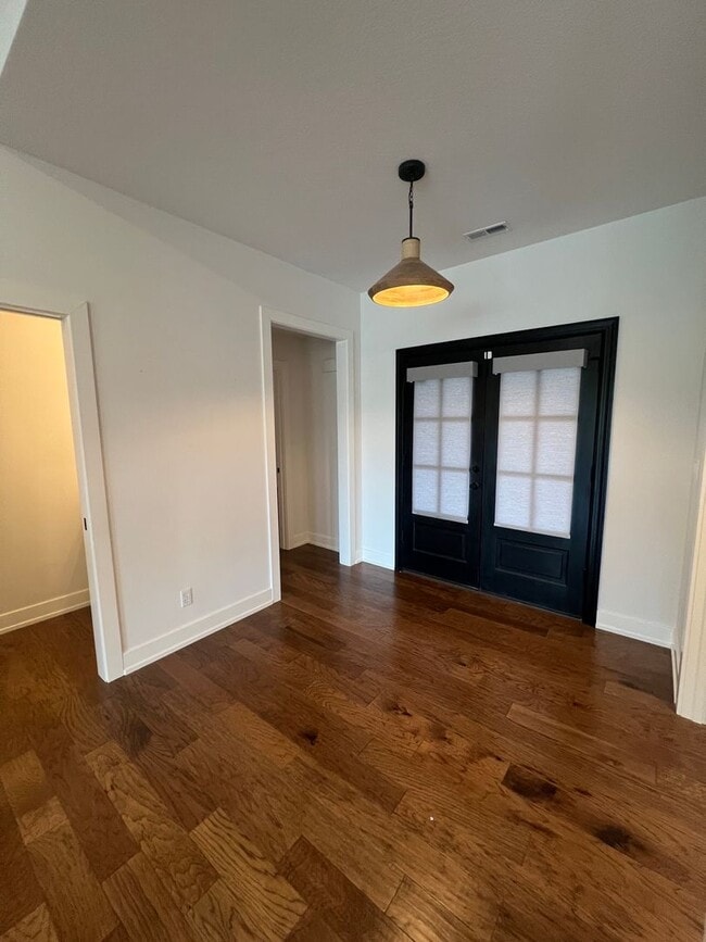 Photo - 3304 Wentworth Dr
