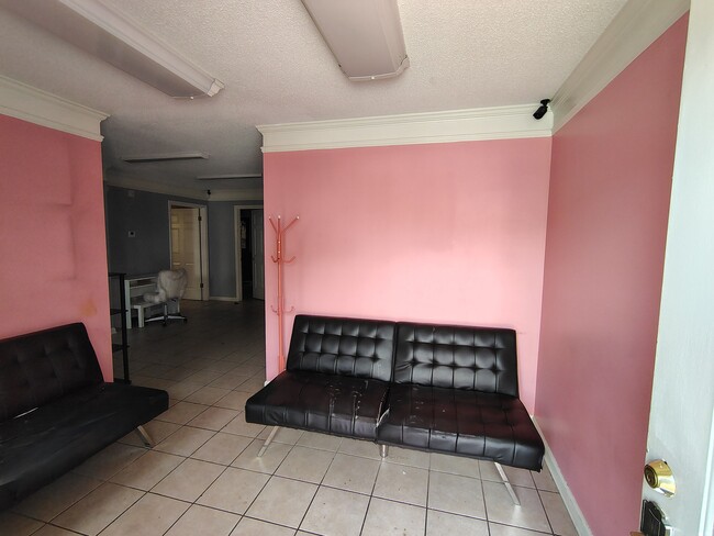 Photo - 5771 Rayben Cir