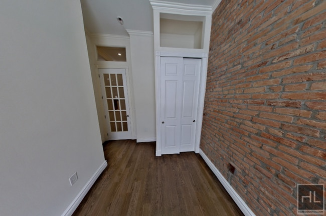 Photo - West 51st Street Unidad 2F