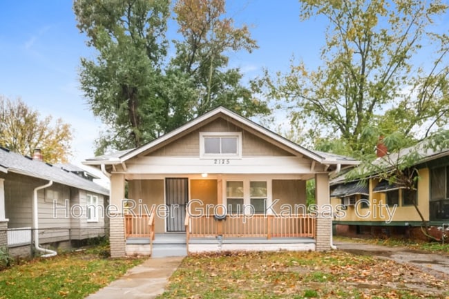 Photo - 2125 E 70th St House