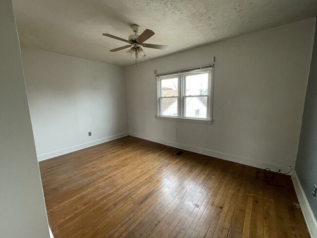 Photo - 268 Crescent Ln