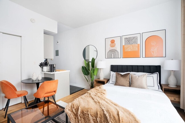 Photo - 317 W 74th St Unidad ID1021990P