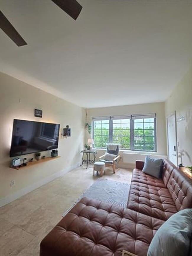 Building Photo - 1045 Lenox Ave. Unit 1045 Lenox Ave # 6