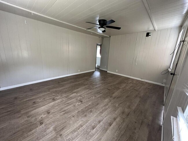 Photo - 812 W 5th St