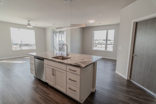 Oak Ridge at University Park Senior Apartm...