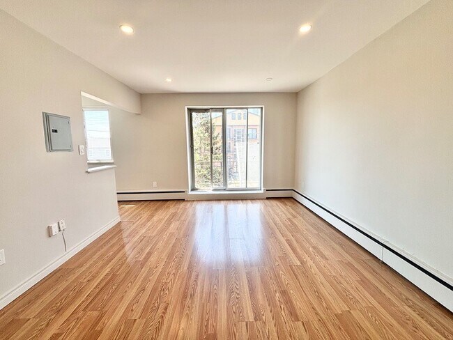 Photo - 10 W Park Ave