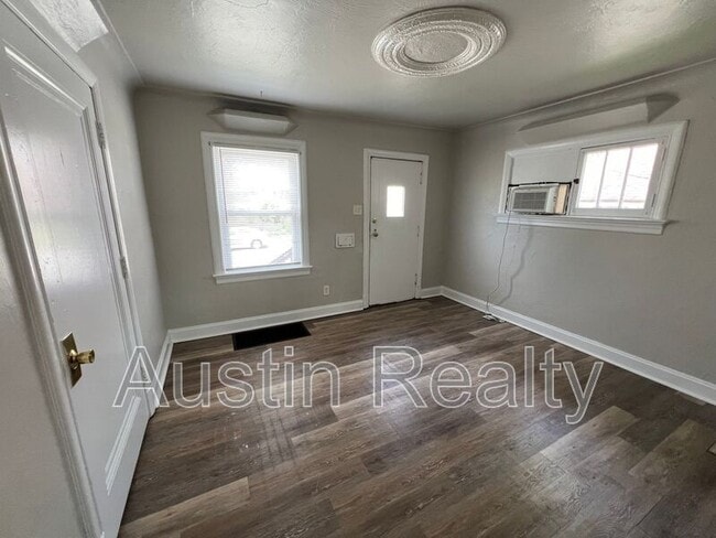 Photo - 8836 Graceland Ave