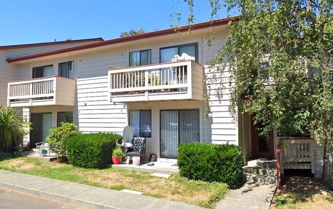 Photo - 200 High School Rd NE